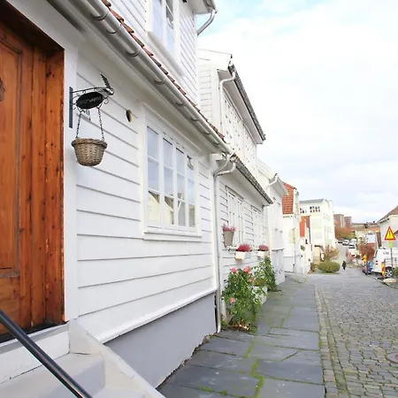 Saga Caves Straen アパート