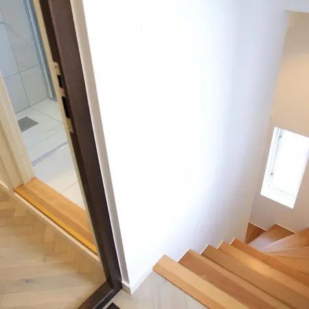 Saga Caves Straen アパート